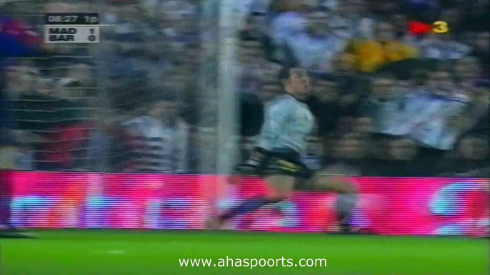 الشوط الاول مباراة ريال مدريد و برشلونة 2-2 الدوري الاسباني 2001