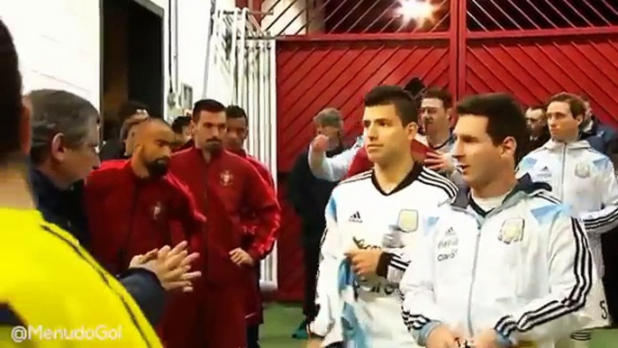 Messi destroza la cintura de Cristiano Ronaldo/Messi destroys the waist of Cristiano Ronaldo