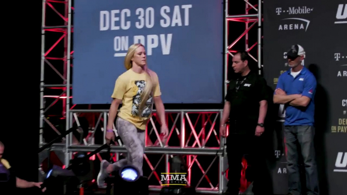UFC 219 Weigh-Ins: Cris Cyborg vs. Holly Holm Staredown - MMA Fighting