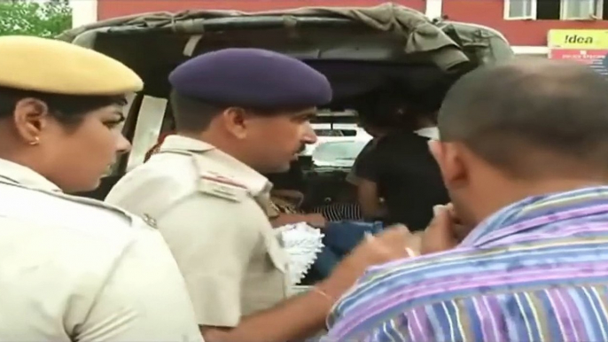 Live Video of Police Raid and Caught Girls and Boys From Spa Center a at Gurgram