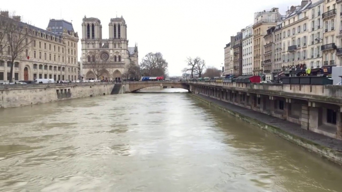 Les images de la lente décrue à Paris