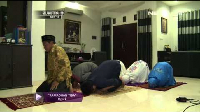 Amel Carla Shalat Tarawih Bareng Keluarga