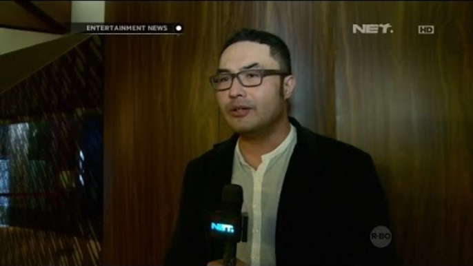 Surya Saputra memiliki hobi menulis naskah