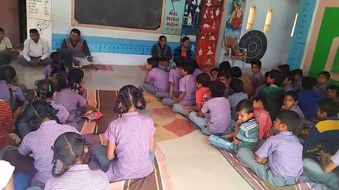 Narendra Modi addressing Indian government school students of Gujarat