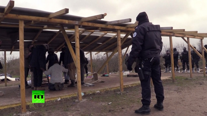 Des édifices de culte chrétien et musulman démolis dans la Jungle de Calais