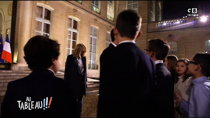 Emmanuel Macron tient parole et fait visiter l'Elysée aux enfants de "Au tableau" sur C8 - Regardez