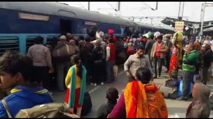 Crowd of passengers at Muzaffarpur Junction