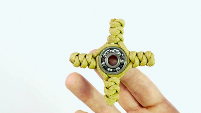 Fidgeting with paracord- paracord spinner