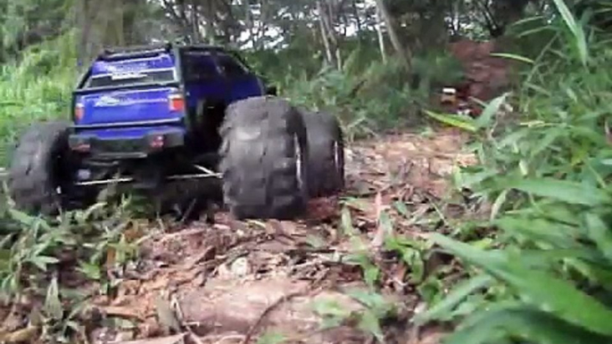 3x Axial Wraith 3x Traxxas Summit, Land Rover D90 Clod Buster SCX10 CC01 at Devils backbone