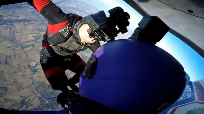 Guy Proposes to Girlfriend While Skydiving