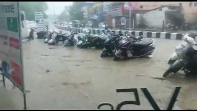 देहरादून में एक घंटे की बारिश से जनजीवन अस्त-व्यस्त II Rainfall in Dehradun, Uttarakhand