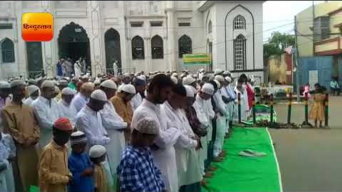 नमाज के साथ मनाई गई बकरीद II  Bakrid in Mau, Namaz read in mosque, Uttar Pradesh