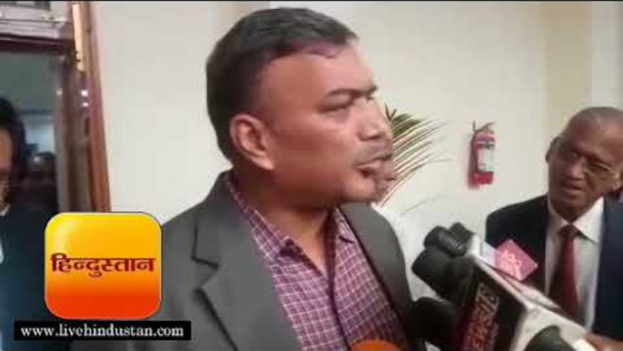 अलीगढ़ में नकल जारी पर प्रमुख सचिव ने थप थपाई अफसरों की पीठ