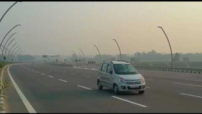 एक साल का हुआ आगरा-लखनऊ एक्सप्रेस-वे II Agra-Lucknow Express-Way completed his first year