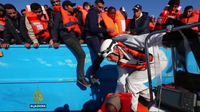 Thousands of refugees rescued off Libyan coast