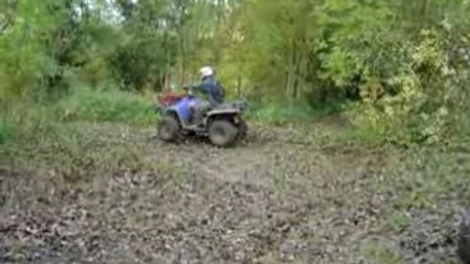 petite toupie en quad et puis s'en vas lol