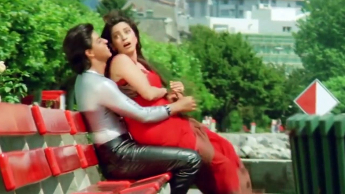 Juhi Chawla and Shahrukh Khan enjoying the best moment