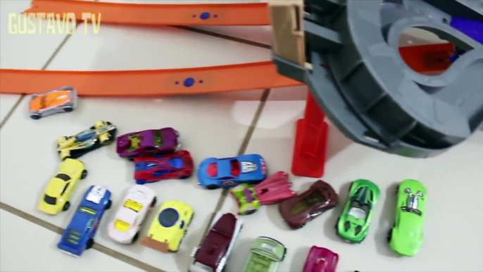 Hot Wheels Pista Velocidade Explosiva e Coleção de Carrinhos em Portugues