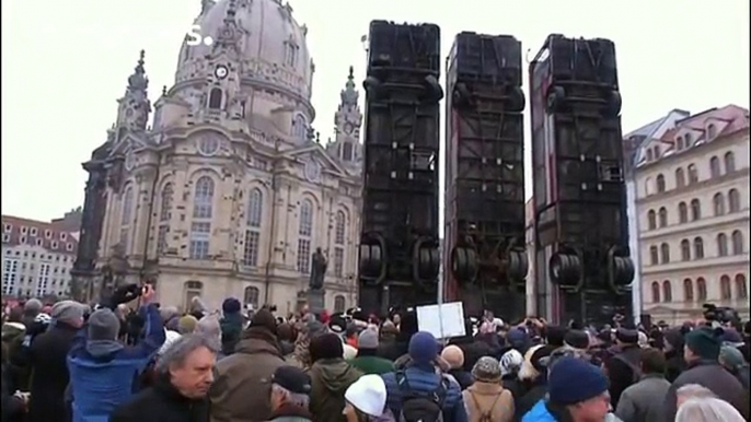 Dresden: Syrian anti-was sculpture faces wrath of far-right protesters