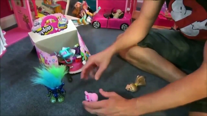 Toy Freaks - Freak Family Vlogs - Bad Baby Real Food Fight Victoria vs Annabelle & Freak Daddy (2)