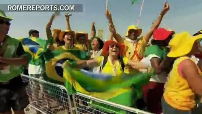 Organizing committee for WYD Rio 2013 greets Pope after Rome meeting