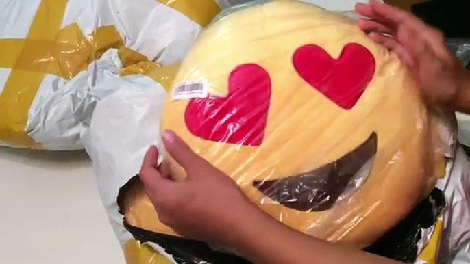 Unboxing en WINACTIE: Emoji kussens van www.newdress.com GESLOTEN