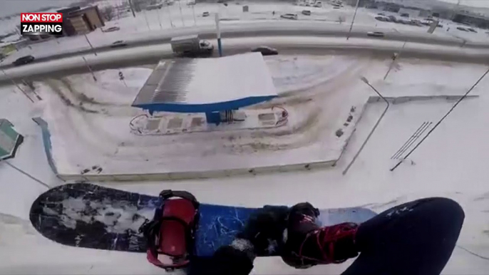 Un snowboardeur manque de peu de tomber d'une falaise (vidéo)