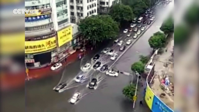 Caught on camera: Vehicles swept away by flood in south China