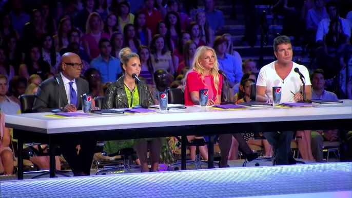 Single Mom Paige Thomas STUNS Simon Cowell With Effortless Audition!