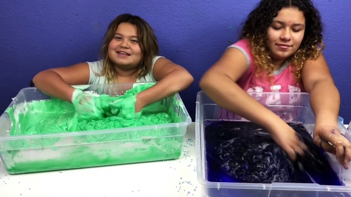 1 GALLON OF FLOAM SLIME VS 1 GALLON OF CLEAR GLITTER SLIME - MAING GIANT SLIMES