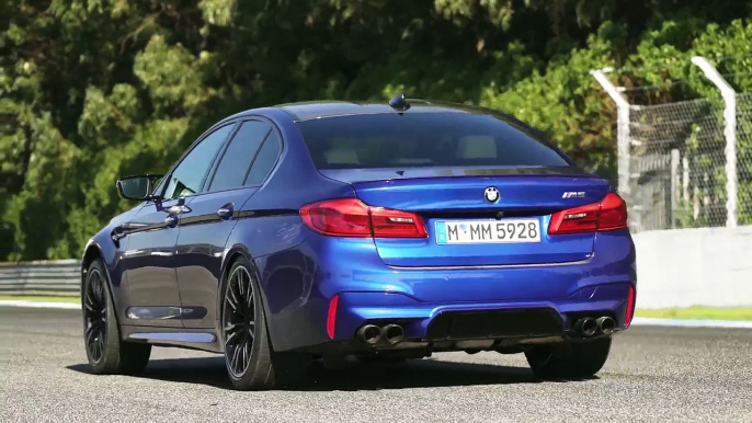 BMW M5 vs Mercedes-AMG E63 S - DRAG RACE, ROLLING RACE & BRAKE TEST