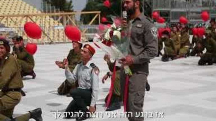 Israeli Border Officer Proposes to Soldier Girlfriend During Independence Day Rehearsals