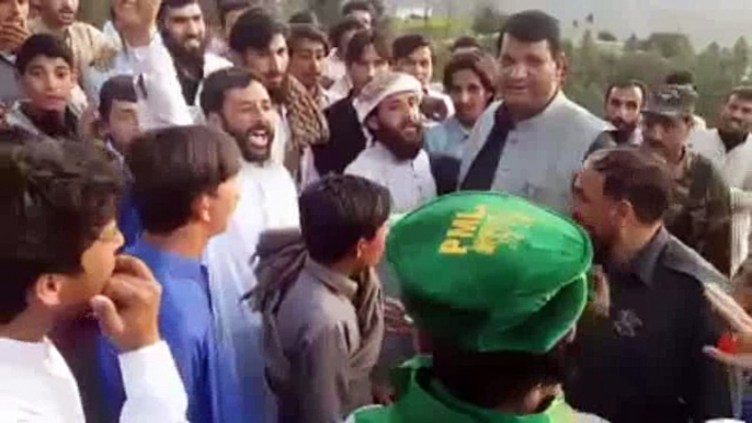 Ameer Muqam Giving Money To People Who Came in Swat Jalsa Yesterday