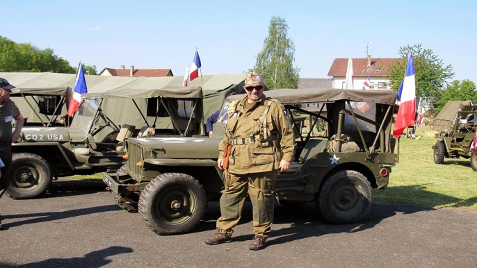 Les véhicules militaires anciens à Seltz