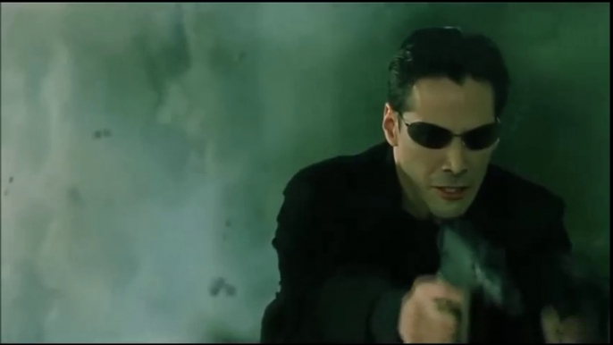 The Matrix, Keanu Reeves deleted scene because it was too violent  /  El Matrix escena cortada de Keanu Reeves por ser muy violenta.