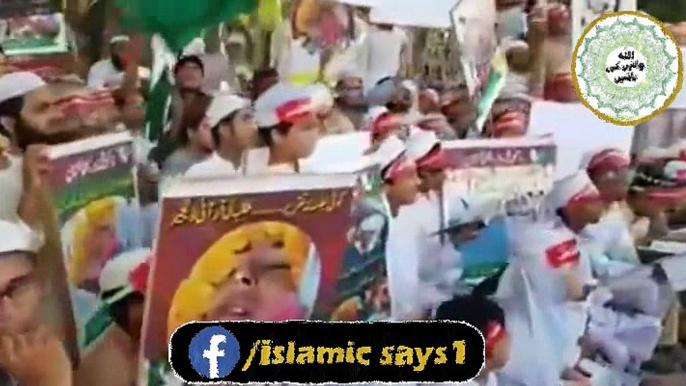 قرآنی زنجیر  کراچی شاہراہ فیصل پر سڑک کنارے دینی مدارس کے طلبہ کا انوکھا احتج