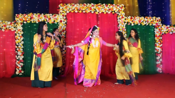 Mere Khwabon Mein _ Bride & Bridesmaids Holud Dance _ Dilwale Dulhania Le Jayenge wedding danc।।বিয়ে বাড়ির নাচ।। গায়ে হলুদের নাচ।। Seven Tunes