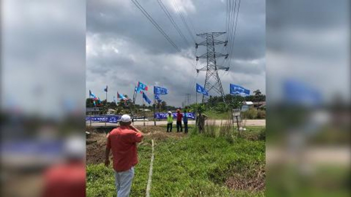 4 in Muar electrocuted while hanging party flags