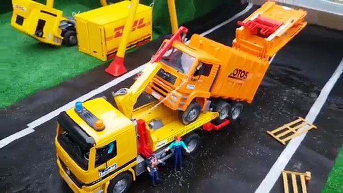 BRUDER toys garbage truck CRASH!