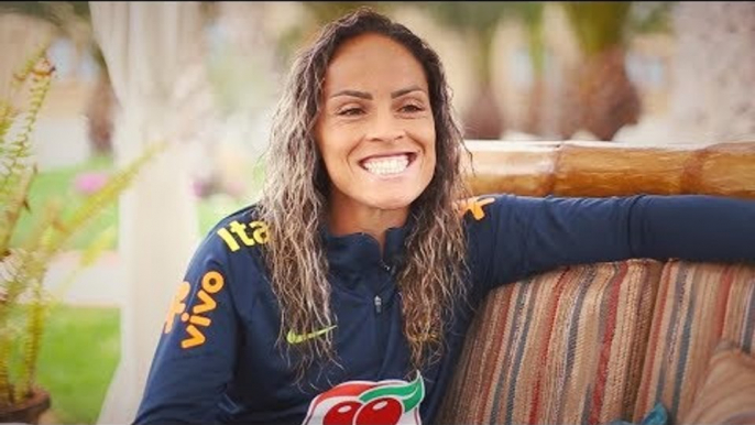 Seleção Brasileira Feminina: Mônica, voltou ao Brasil para jogar na Seleção