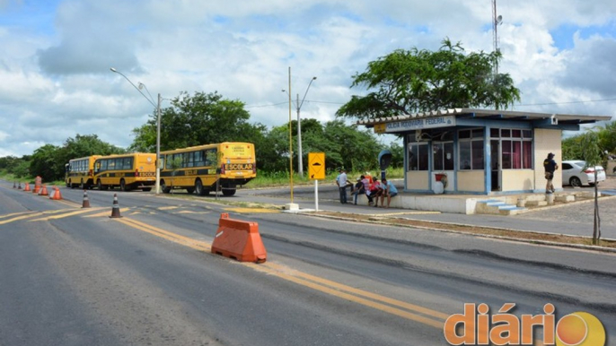 Ônibus escolares da região de Cajazeiras são flagrados com irregularidades pelo MP e a PRF