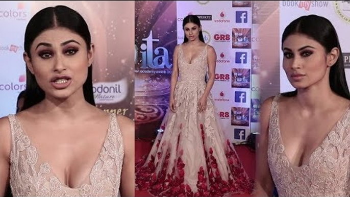 Mouni Roy पोह्ची 17th Indian Television Academy Awards पर | ITA Awards 2017