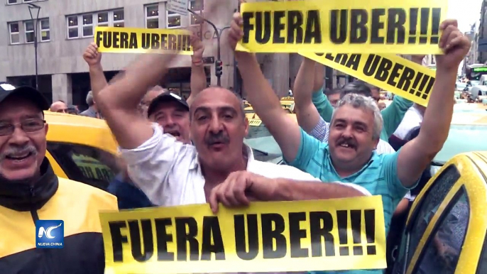 Taxistas en Argentina protestan contra Uber