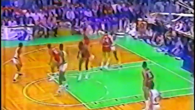 Larry Bird schools Doctor J (Julius Erving) - #Women - #Sport