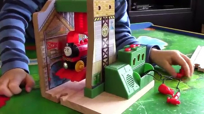 Thomas and Friends | Thomas Train Wooden Steamworks Lift and Repair Unboxing & Playtime