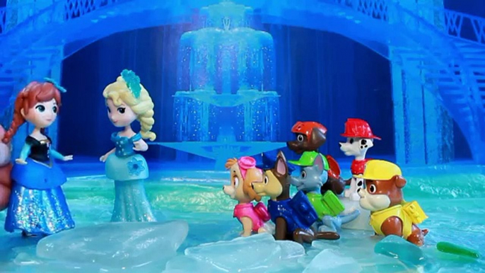 PATRULLA CANINA HELADA por ELSA de FROZEN! PAW PATROL toys en español PATRULLA DE CACHORROS FROZEN!