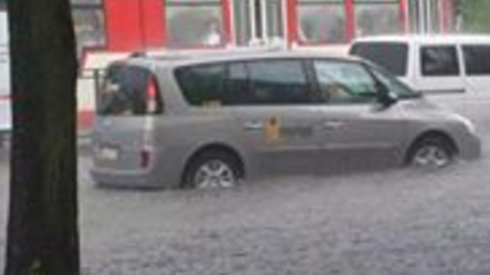 Cars Drive Through Floodwaters After Heavy Rain, Hail in Gdansk