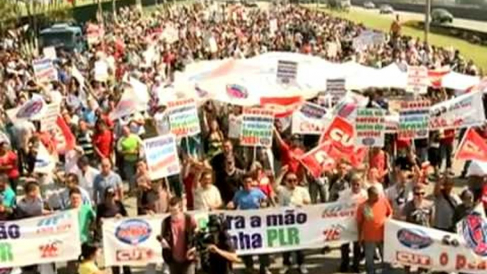 Metalúrgicos reúnem 20 mil pessoas na Anchieta pelo fim do IR na PLR