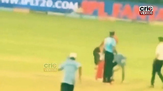 Full Video- Fan Breached Security & Touched Virat Kohli's Feet! Took a Selfie