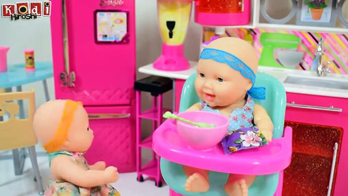 ROTINA DA BEBEZINHA NINA NOVELINHA DAS MINI MIUDINHAS NA CASINHA DE BONECA COMENDO COMIDINHA